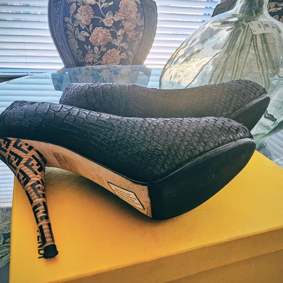 Fendi Black Textured Women's Heels - Picture 4 of 12